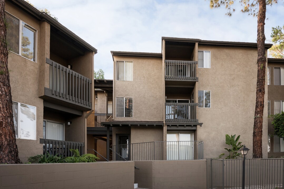 Elan Mesa Lofts in La Mesa, CA - Foto de edificio