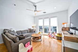 1200 Grand St in Hoboken, NJ - Foto de edificio - Building Photo