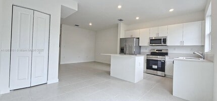 25450 SW 137th Ave in Homestead, FL - Building Photo - Building Photo