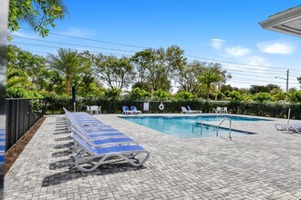 4611 Hollister Ave in Greenacres, FL - Foto de edificio - Building Photo