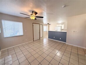 4648 Krissylouise Way, Unit B in Las Vegas, NV - Building Photo - Building Photo