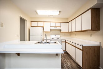 Ashby Glen Apartments in Vienna, WV - Building Photo - Interior Photo