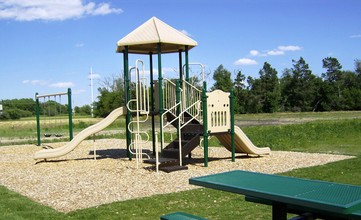 Riverbend Apartment Homes in Grand Island, NE - Building Photo - Building Photo