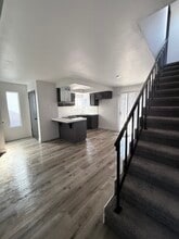 1128 S Edison St in Visalia, CA - Foto de edificio - Building Photo