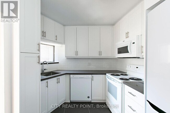 property at 9-509 Deer Park Crescent