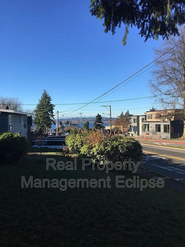 6731 104th Ave NE in Kirkland, WA - Building Photo - Building Photo