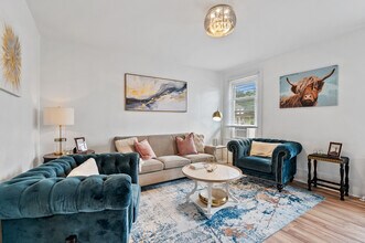 215 Center Ave in Bellevue, PA - Foto de edificio - Building Photo