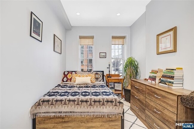 221 Clinton St in Hoboken, NJ - Building Photo - Building Photo