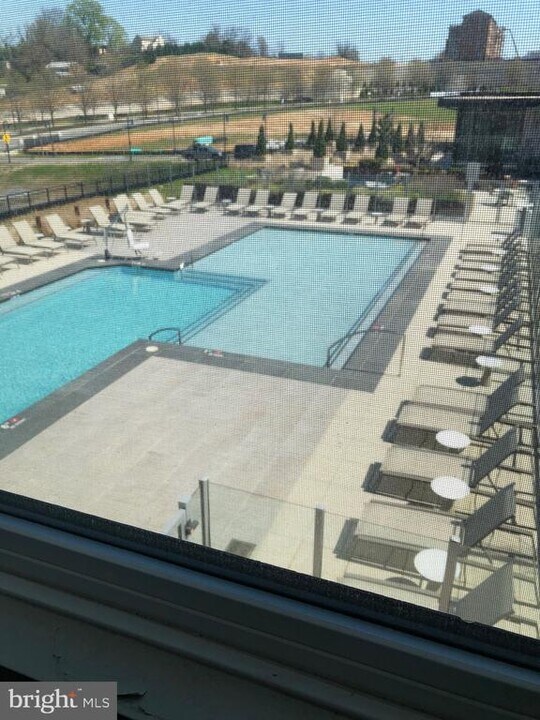 145 Riverhaven Dr in Oxon Hill, MD - Foto de edificio