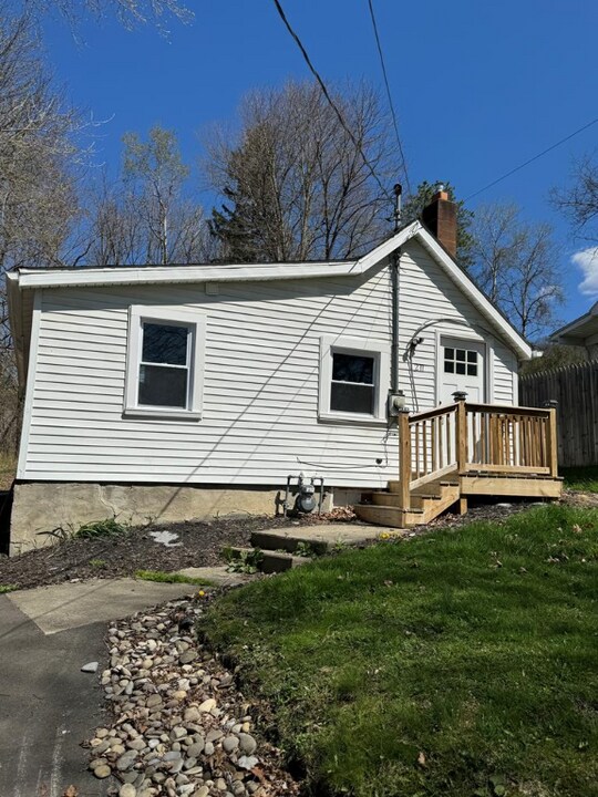 211 Winfield St in Corning, NY - Building Photo