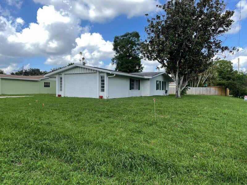499 Iris Ave in Palm Beach Gardens, FL - Building Photo