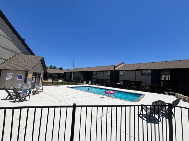 Foxcroft Apartments in Oklahoma City, OK - Building Photo - Building Photo