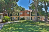 Building Photo - Raintree Village Apartamentos in El Paso, Texas