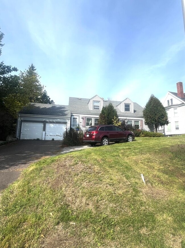 1913-1915 Woodland Ave