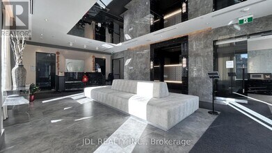 398 Hwy 7 in Richmond Hill, ON - Building Photo - Building Photo