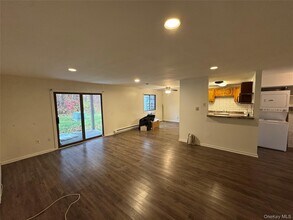 33 Scarborough Ln in Wappingers Falls, NY - Building Photo - Building Photo