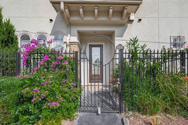 property at 931 W 23rd St