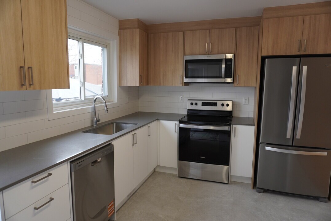 381 Presland Rd in Ottawa, ON - Building Photo