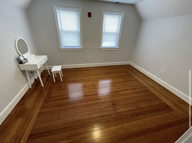 74 Weld Hill St, Unit 3 in Boston, MA - Building Photo - Building Photo