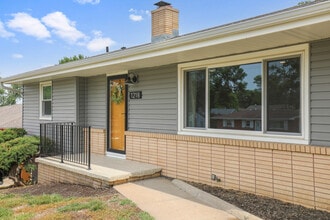 1218 Sunset Dr in Bellevue, NE - Foto de edificio - Building Photo