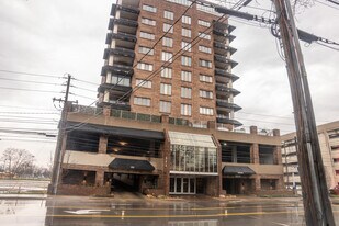 355 S Broadway in Lexington, KY - Building Photo