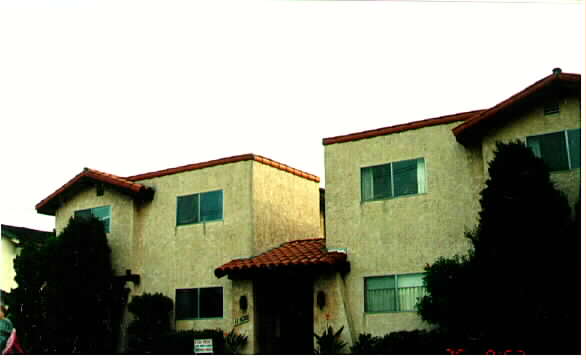 11620 Coldbrook Ave in Downey, CA - Building Photo