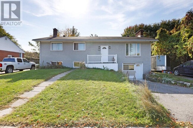 property at 142 Meadowlands Dr W
