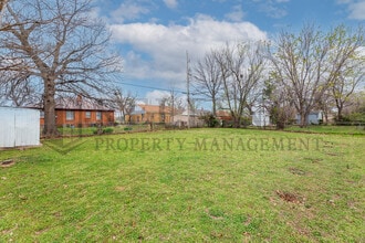 1106 Inverness Dr in Wichita, KS - Building Photo - Building Photo