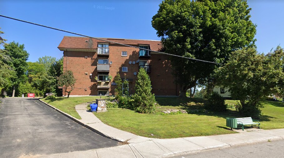 1350 Laurier St in Clarence-Rockland, ON - Building Photo