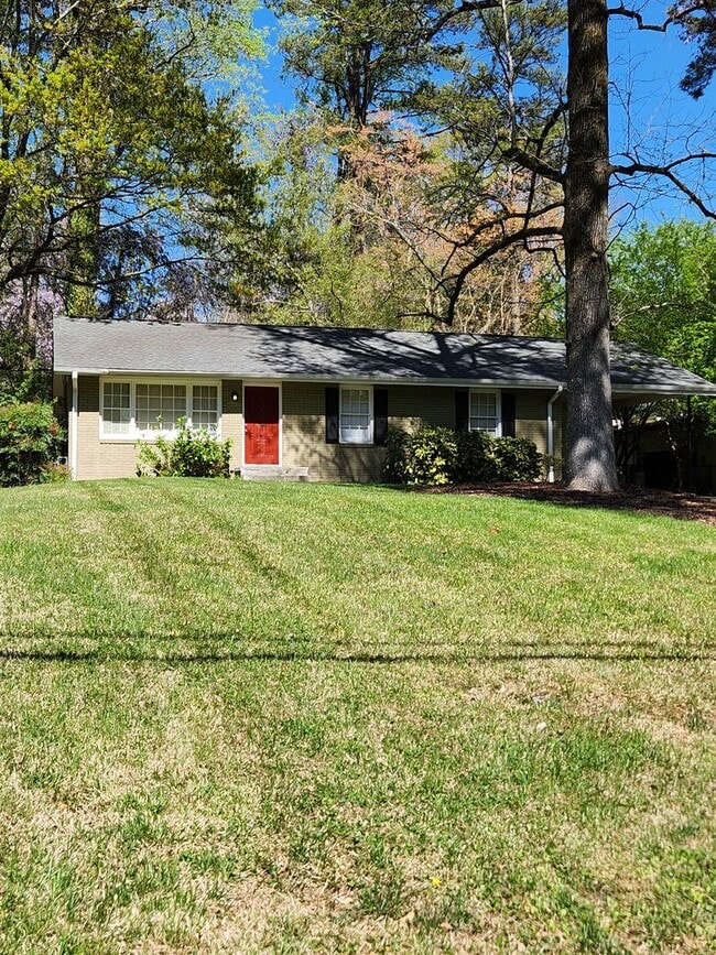 1901 Kenwood Rd SE in Smyrna, GA - Building Photo - Building Photo