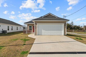 2811 N Panama Ave in Panama City, FL - Foto de edificio - Building Photo