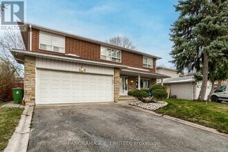 100 Poplar Heights Dr in Toronto, ON - Building Photo - Building Photo