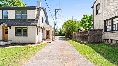 318 NW 27th St in Oklahoma City, OK - Foto de edificio - Building Photo