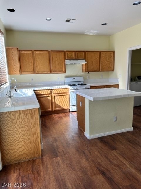 7511 W Mesa Verde Ln in Las Vegas, NV - Building Photo - Building Photo