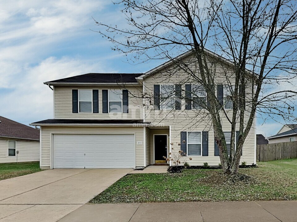 2672 New Port Royal Rd in Thompson's Station, TN - Foto de edificio