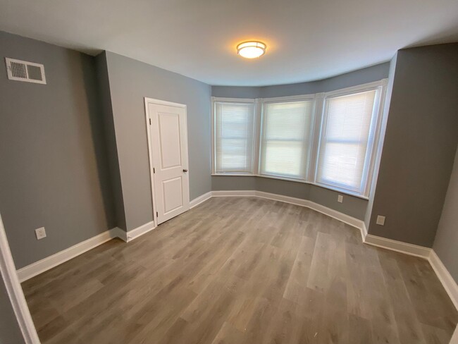 property at 5552 Walton Ave