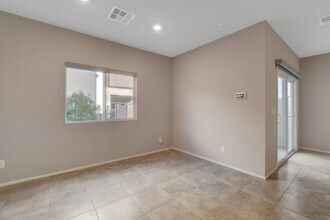 4535 Stardust Moon Ave in North Las Vegas, NV - Foto de edificio - Building Photo
