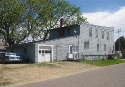 133 S Main St in Elmwood, WI - Foto de edificio - Building Photo