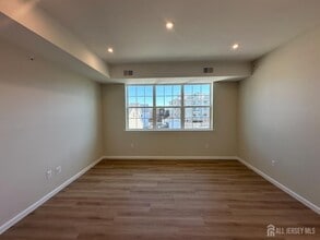 88 Louis St in New Brunswick, NJ - Foto de edificio - Building Photo