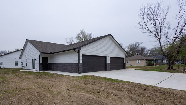 Duplexes on Custer and Murdock in Wichita, KS - Foto de edificio - Building Photo