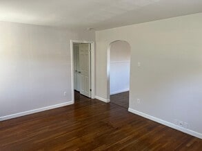 38 Bedford Ave in Worcester, MA - Building Photo - Building Photo