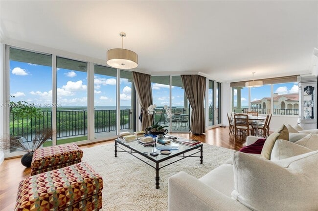 13627 Deering Bay Dr in Coral Gables, FL - Building Photo - Building Photo