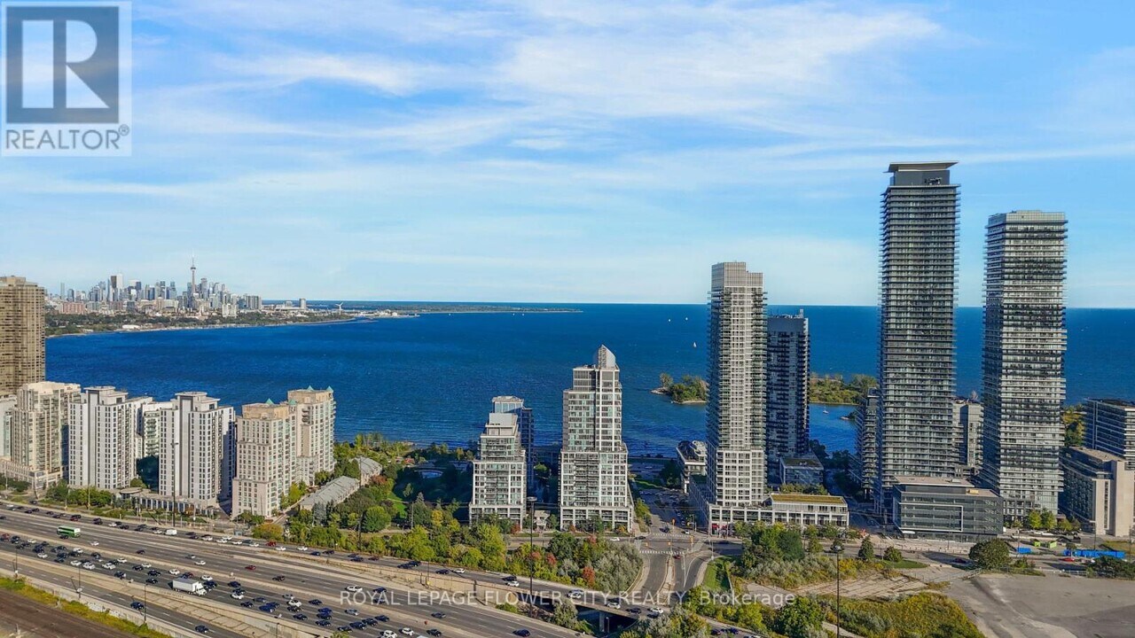 38 Annie Craig Dr in Toronto, ON - Building Photo