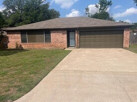 6402 Walnut Springs Dr in Arlington, TX - Building Photo