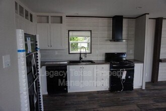 800 N Old Betsy Rd in Cleburne, TX - Building Photo - Building Photo