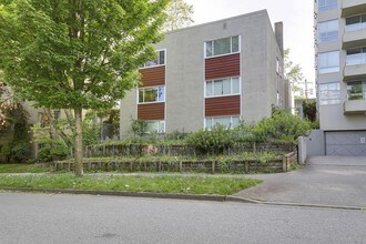 1365 Burnaby St in Vancouver, BC - Building Photo - Building Photo