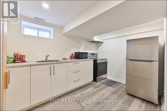 406 Nairn Ave in Toronto, ON - Building Photo - Building Photo