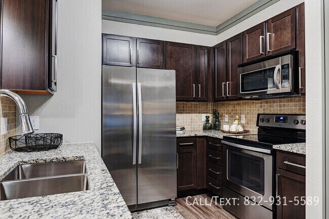 19300 Ella Blvd in Spring, TX - Building Photo - Building Photo