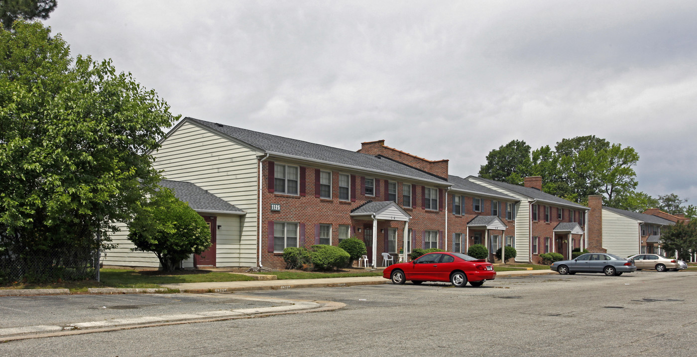 Lakeland Village Apartments in Newport News, VA - Building Photo