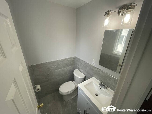 1201 E 43rd St photo'